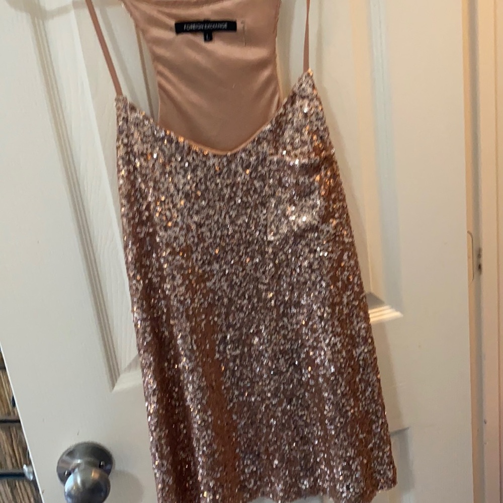 Sequin tank